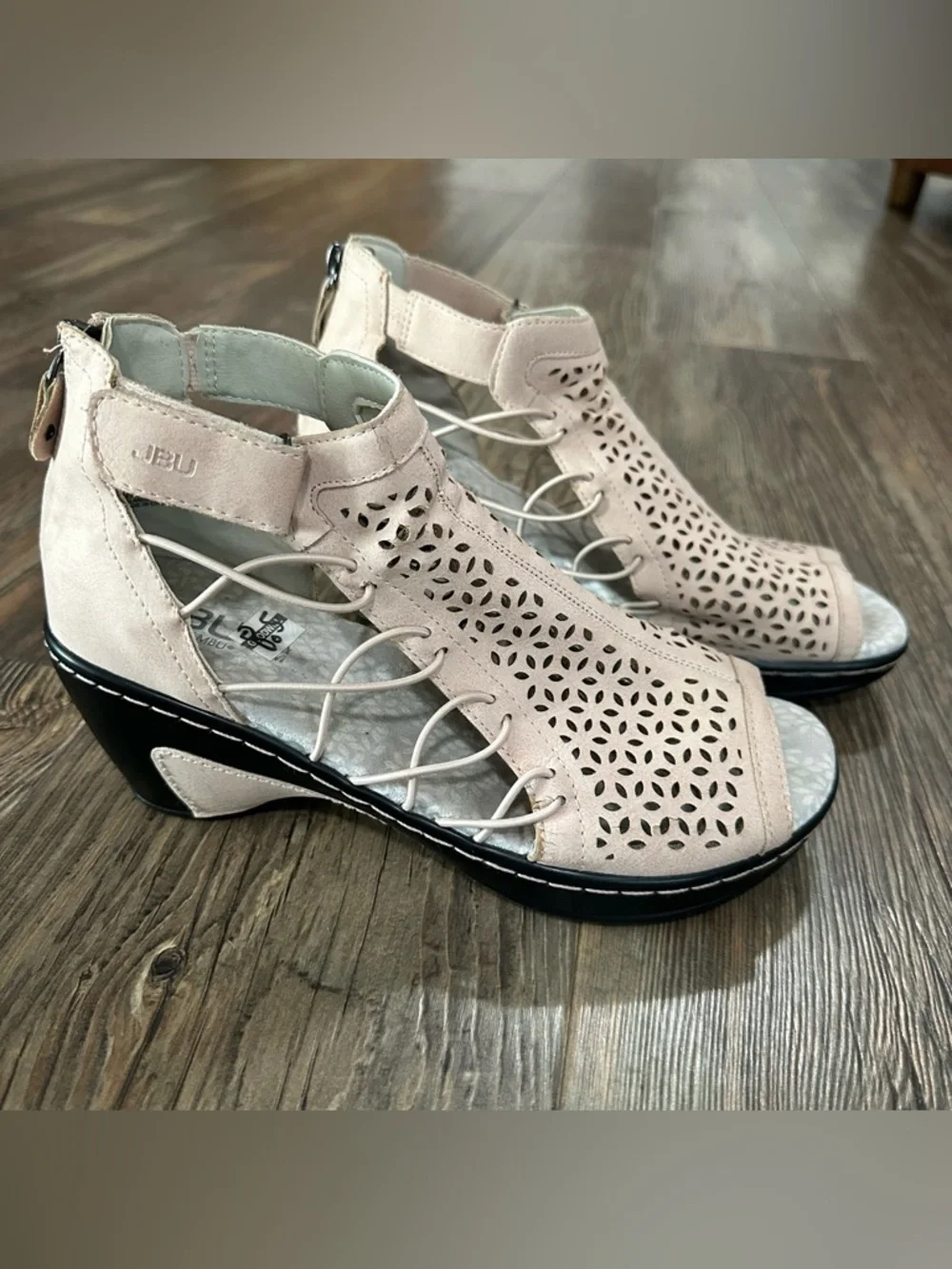 JBU by Jambu laser cut wedge sandals cream peep toe shoes women’s 8.5 NELLY